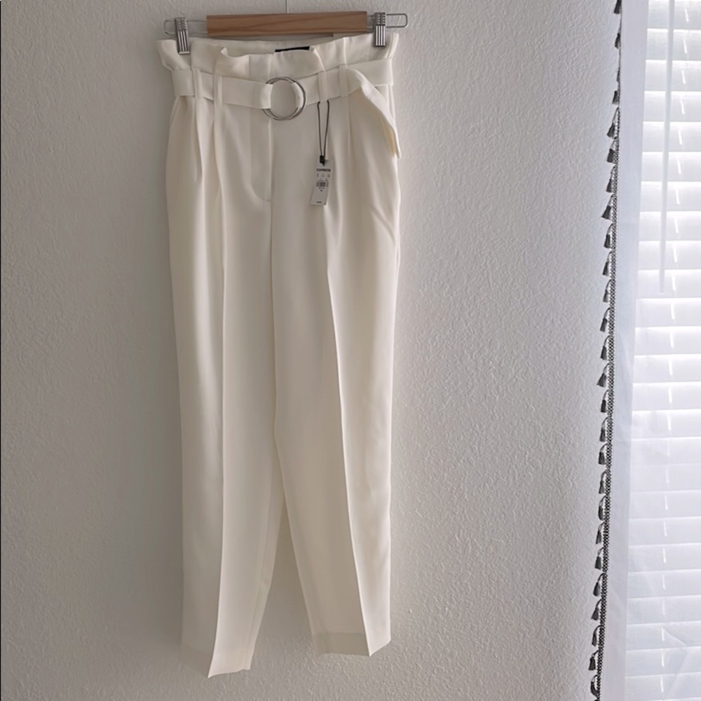 New with tags: Ankle high rise, white trousers!